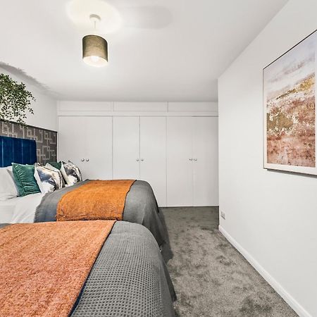 Elegant Retreat In Cheltenham - Garden & Parking Included Экстерьер фото
