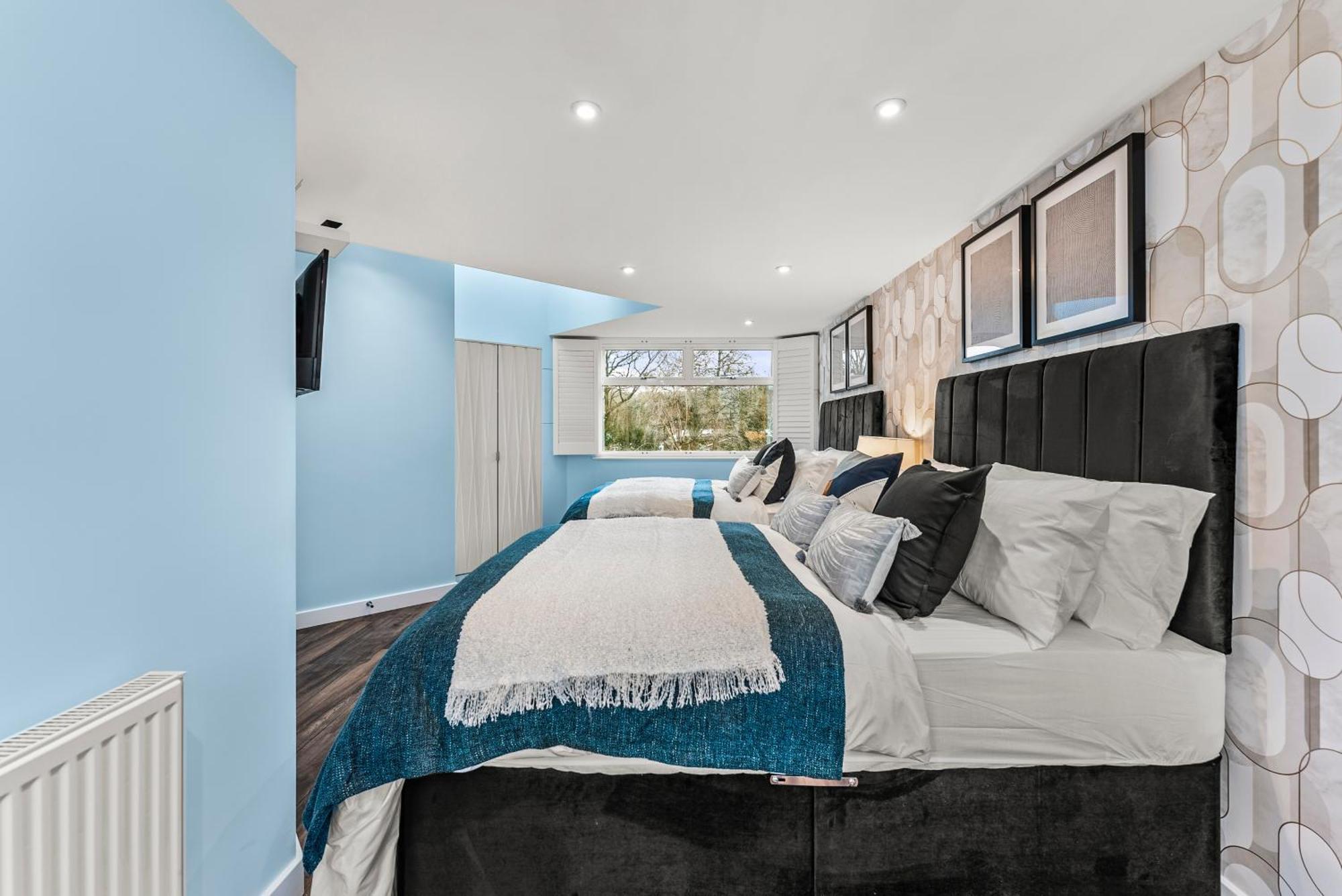 Elegant Retreat In Cheltenham - Garden & Parking Included Экстерьер фото
