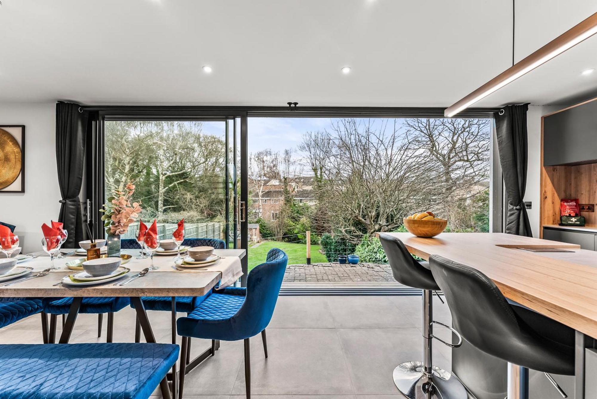 Elegant Retreat In Cheltenham - Garden & Parking Included Экстерьер фото