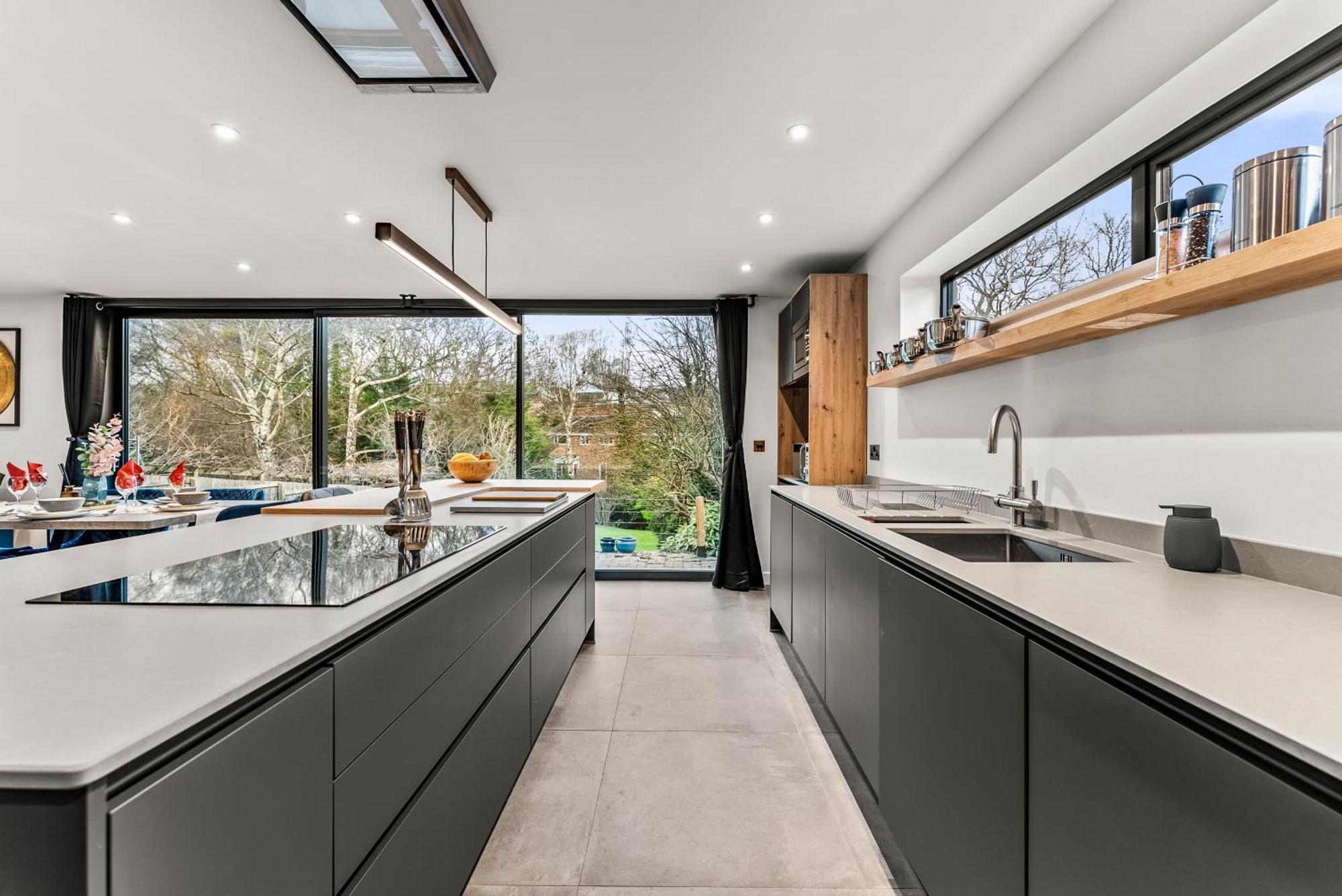 Elegant Retreat In Cheltenham - Garden & Parking Included Экстерьер фото