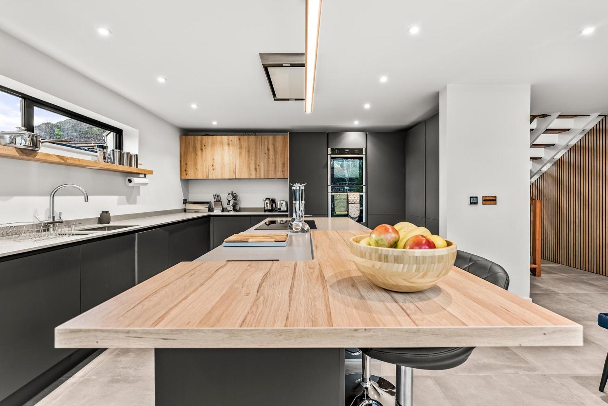 Elegant Retreat In Cheltenham - Garden & Parking Included Экстерьер фото