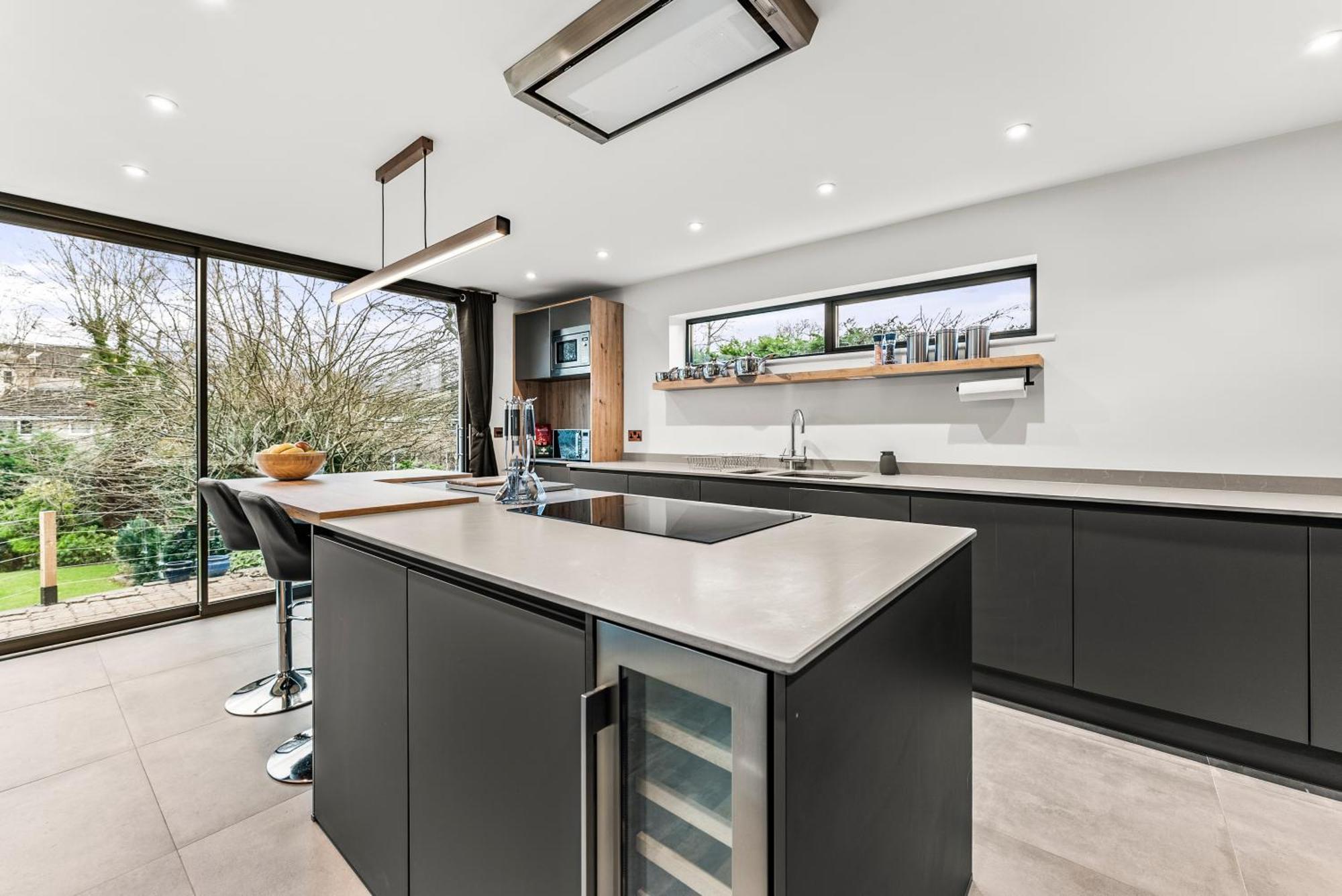 Elegant Retreat In Cheltenham - Garden & Parking Included Экстерьер фото