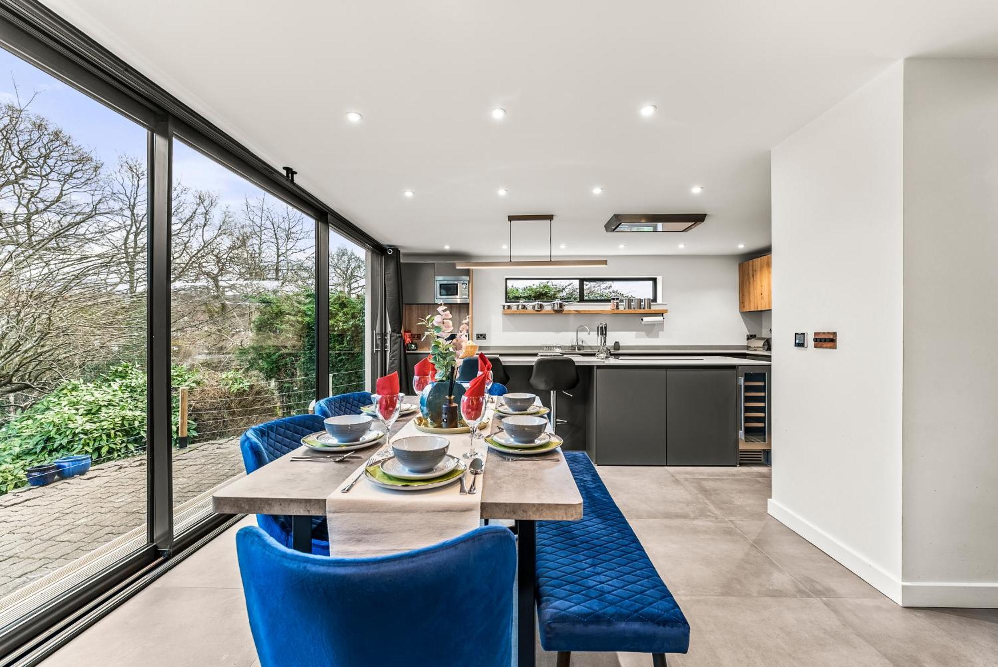 Elegant Retreat In Cheltenham - Garden & Parking Included Экстерьер фото