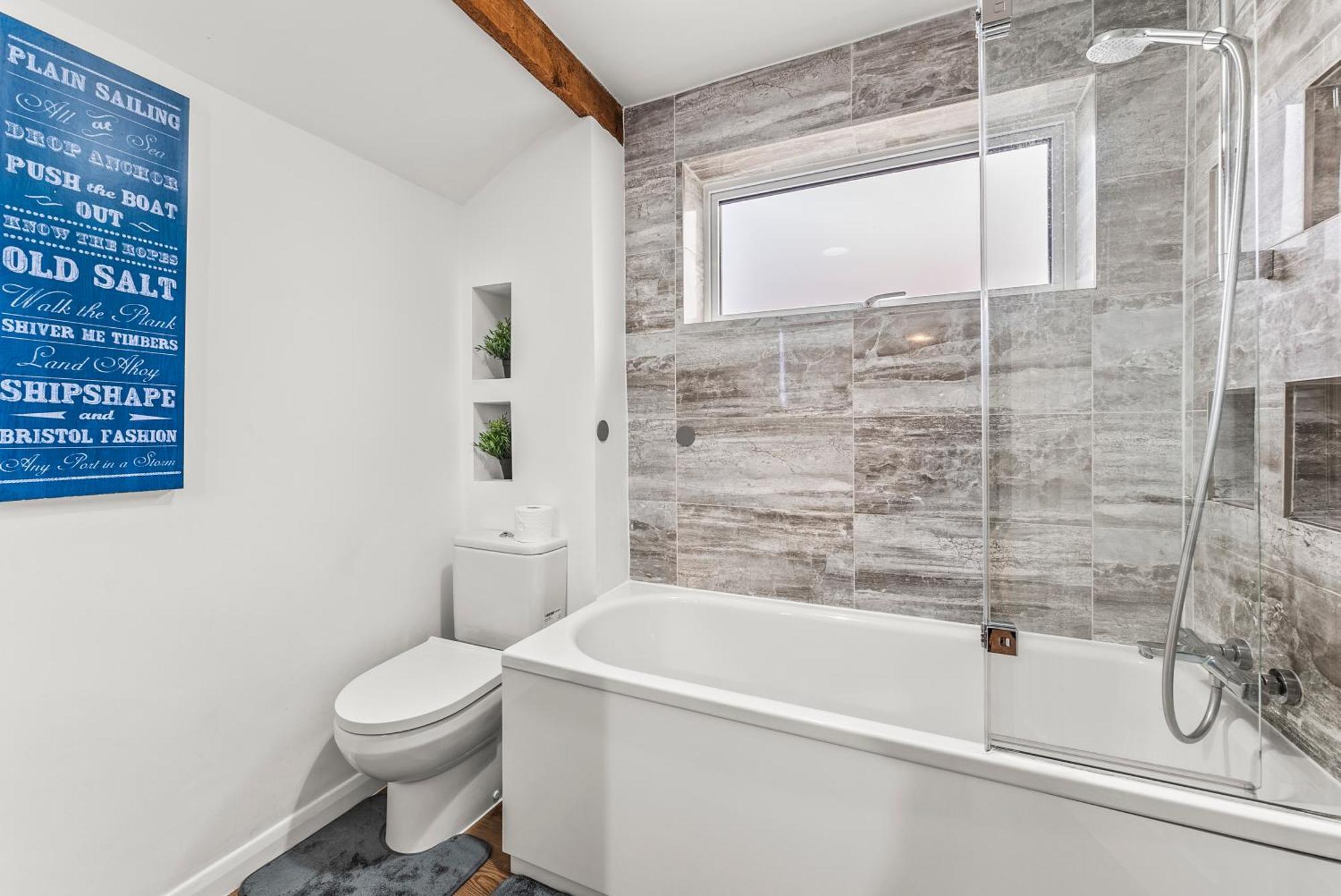 Elegant Retreat In Cheltenham - Garden & Parking Included Экстерьер фото