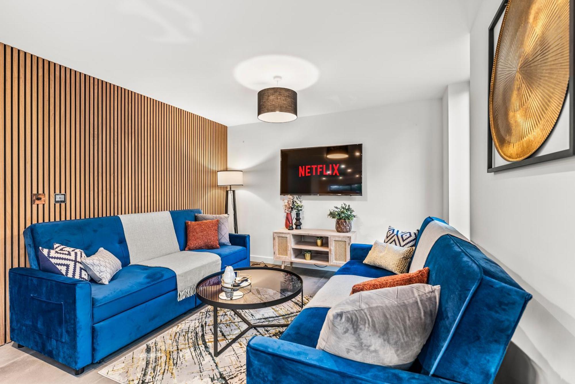 Elegant Retreat In Cheltenham - Garden & Parking Included Экстерьер фото
